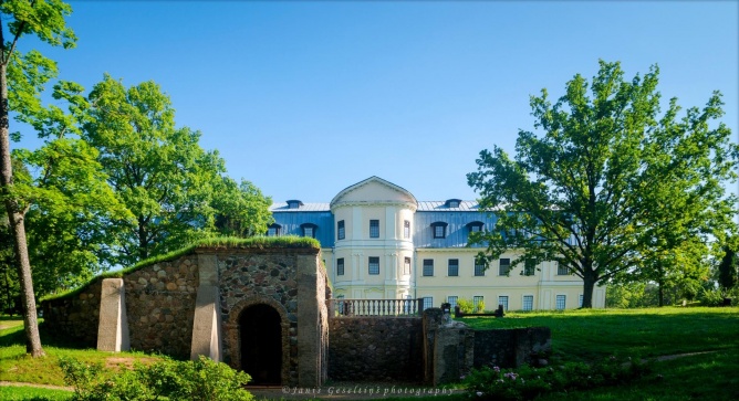 Kraslava Manor