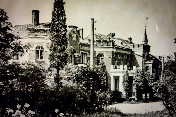 Luznava Manor