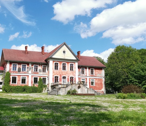 Ravila Manor